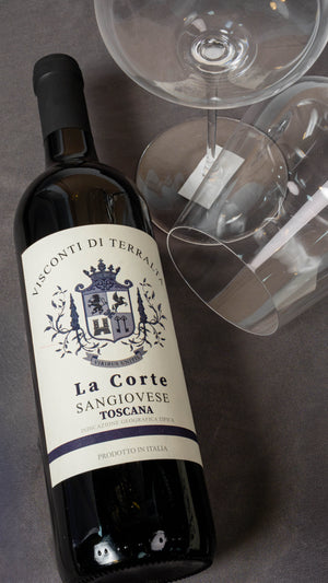 Visconti di Terralta La Corte Sangiovese com taças