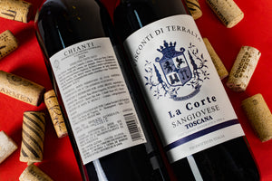 La Corte Chianti e La Corte Sangiovese deitados com rolhas